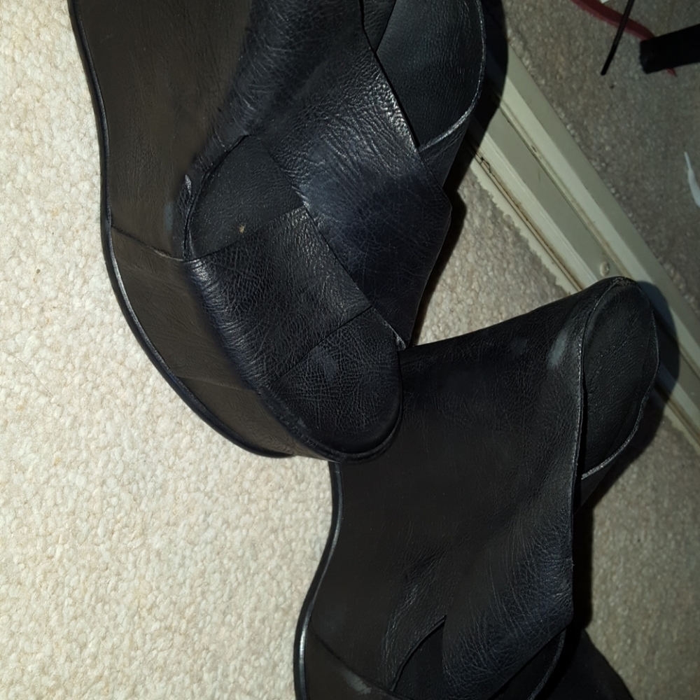 Sandals - Picture 3 of 3